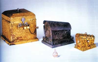 佛祖舍利子以及铜匣、银椁、金棺、琉璃瓶。中华世纪坛供图