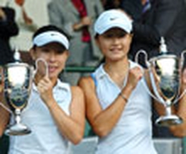 图文-中国网球双打突破郑洁晏紫温网夺冠